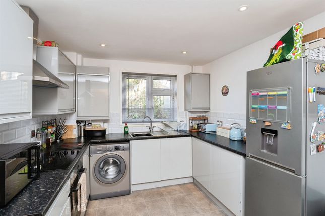 37, Wiltshire Way, TUNBRIDGE WELLS photo 4