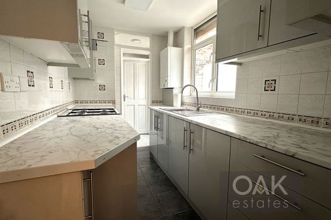 146 Bounces Road, London photo 4