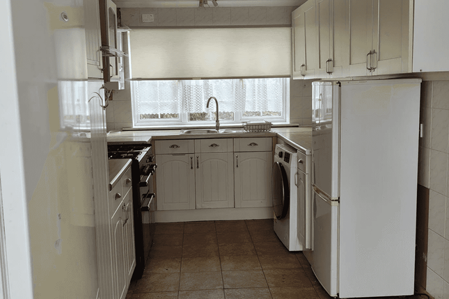 14 Vandyke, Bracknell photo 2