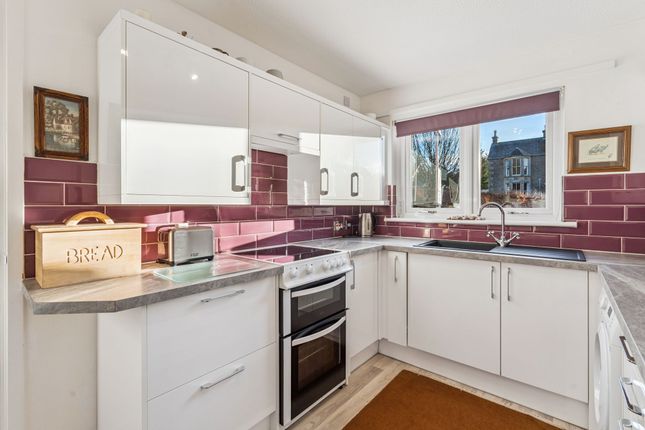 1 Holmehill Court, Dunblane photo 3