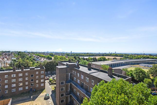Flat for sale in Donnington Court, Donnington Road, Willesden, London