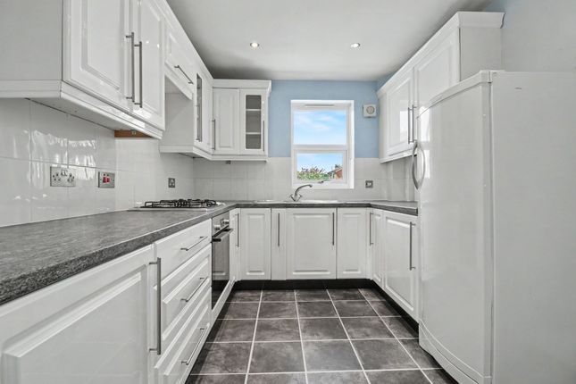 23 The Beeches, Eastleigh photo 2