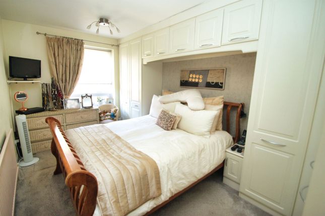 6 Camellia Court Bridle Path, Woodford Green photo 4