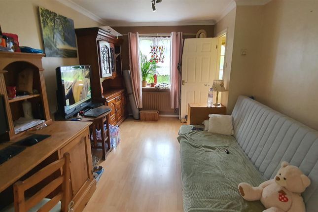 Terraced house to rent in The Weavers, Northampton