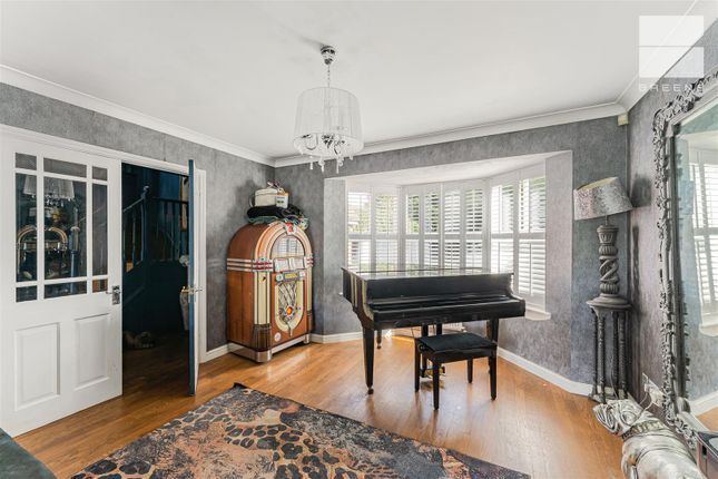 25, Crofton Grove, London photo 4
