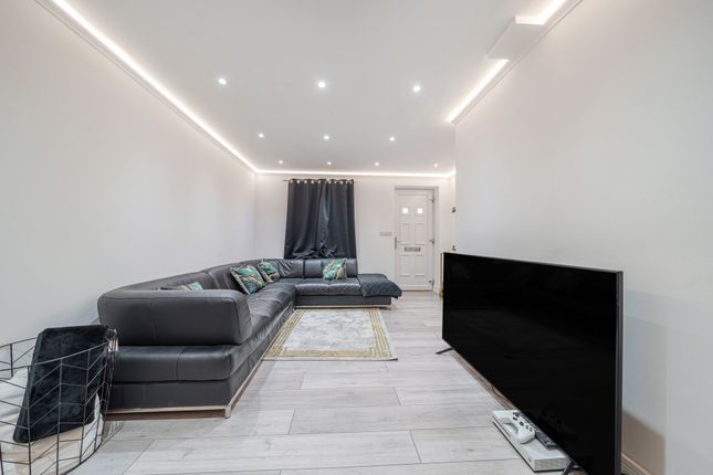 End terrace house for sale in Bulls Bridge Road, Southall