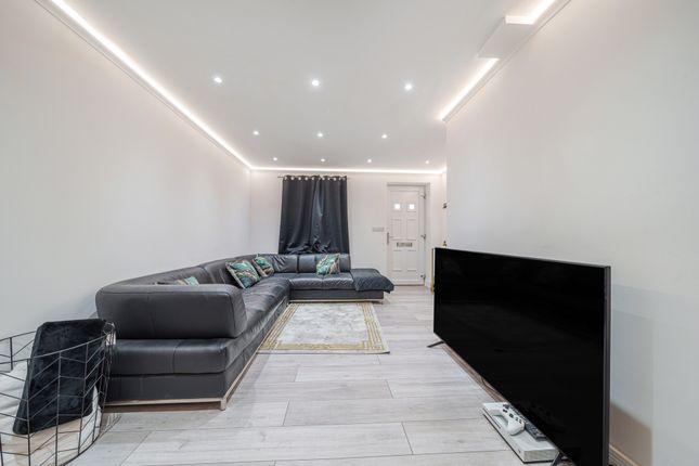 10b, Bulls Bridge Road, Southall photo 3