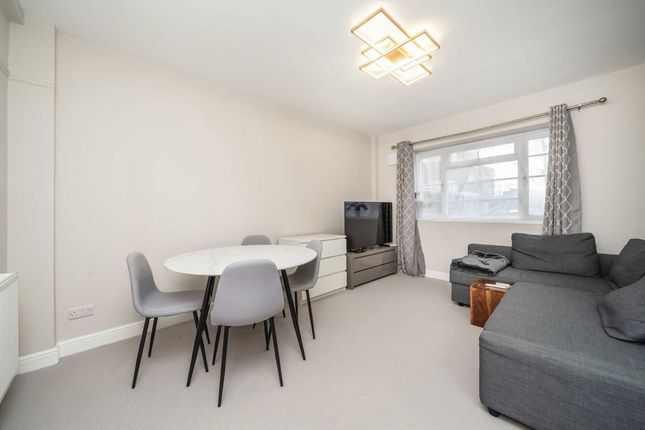 Flat 29, Gunnersbury Court, Bollo Lane, London photo 2
