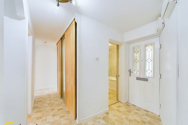 Flat for sale in Manor Court, Fenny Compton