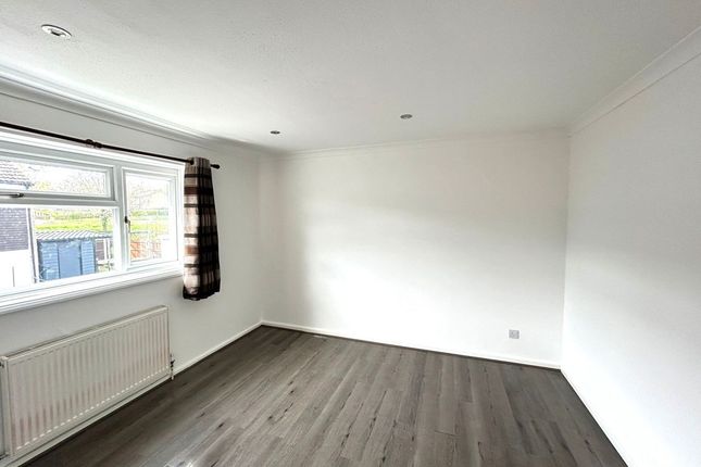 30 Tithelands, Harlow photo 5