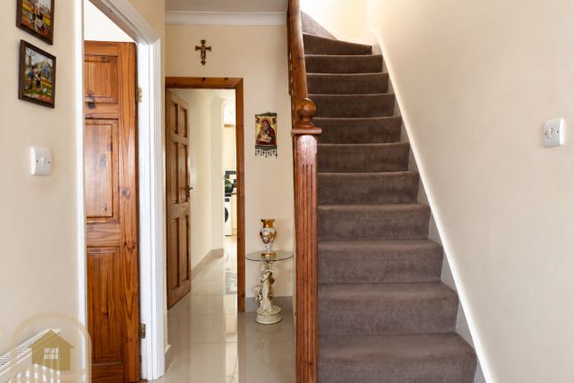 25, Mansell Road, Greenford photo 2