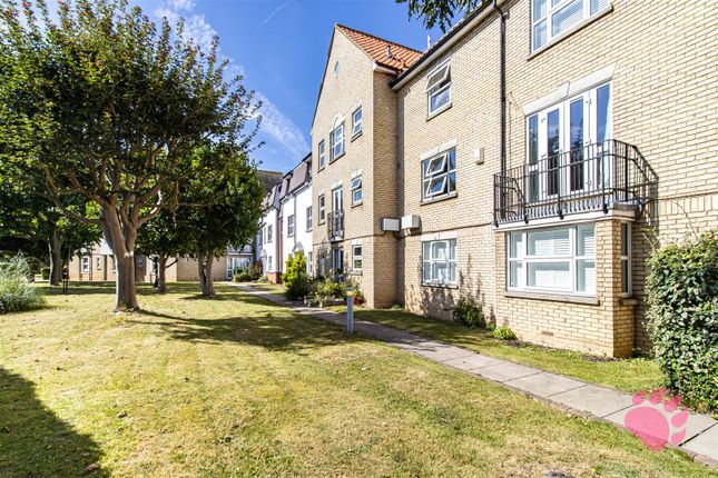Thumbnail Flat for sale in Tallow Gate, South Woodham Ferrers