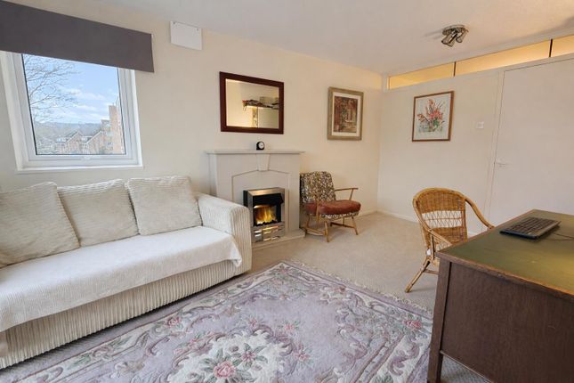 5, Stuart Court, Macclesfield photo 3