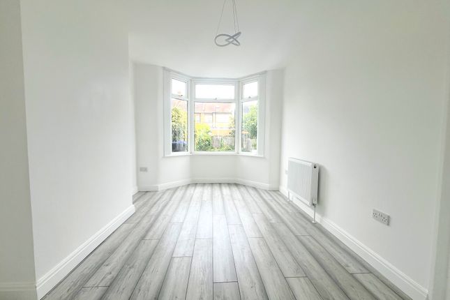 71, Ramuz Drive, Westcliff-on-Sea photo 4