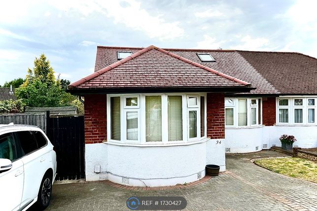 Thumbnail Bungalow to rent in The Byway, Potters Bar