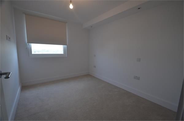 Flat to rent in Station Road, Edgware