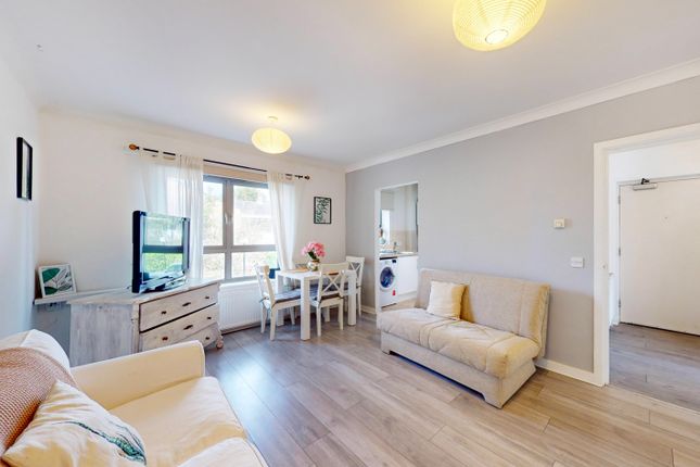 Thumbnail Flat to rent in Winstanley Road, London