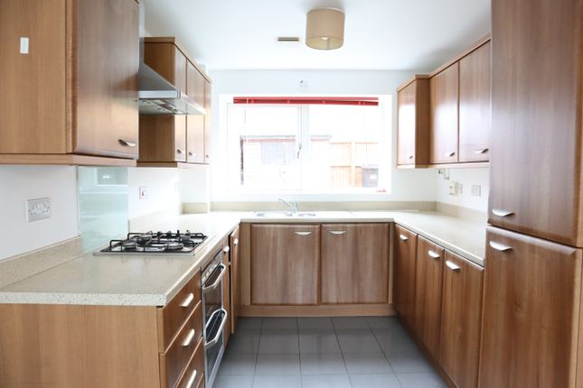 85, Sinatra Drive, Milton Keynes photo 3