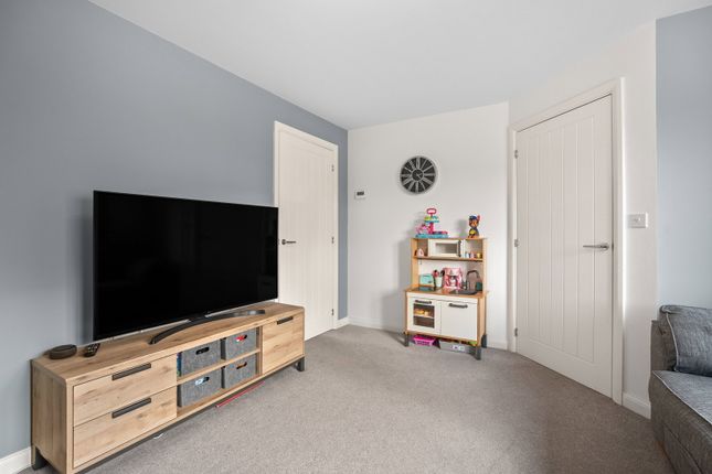 92, Rose Way, Nottingham photo 3
