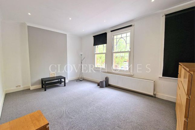 Room to rent in Stapleton Hall Road, London