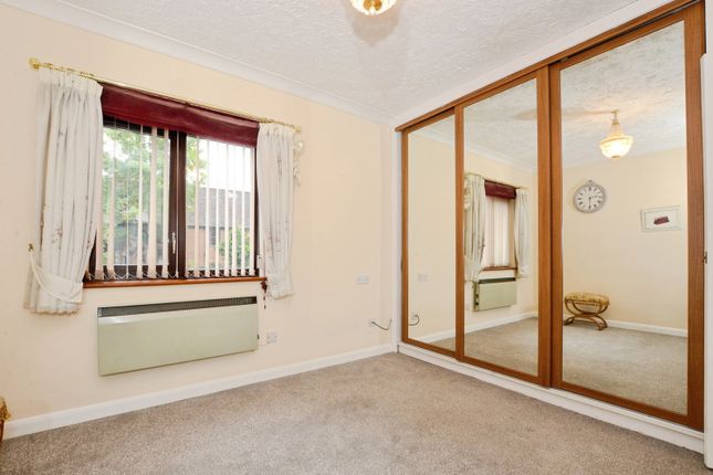 46, Meadowcroft, Bushey photo 3