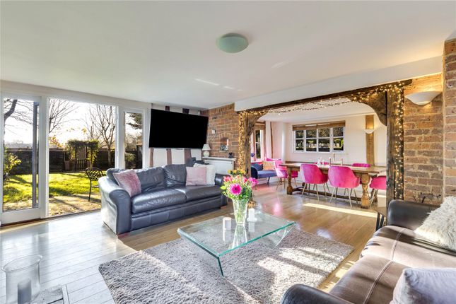 3, Green Man Court, Eastwick photo 3