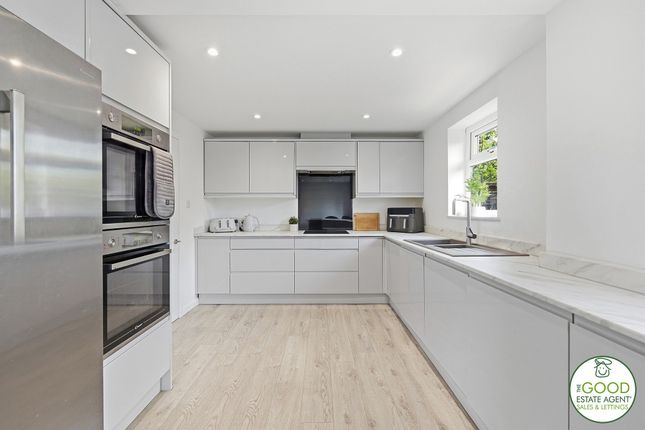 28, Tudor Green, Wilmslow photo 3