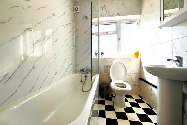 Flat 2, 82, Hermitage Road, Haringey photo 4