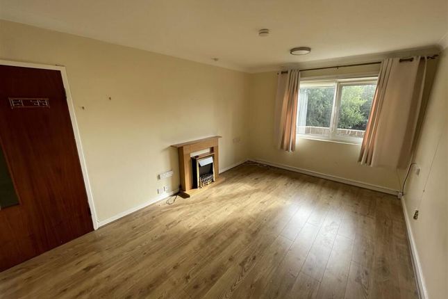 Manorside Close, Wirral photo 4