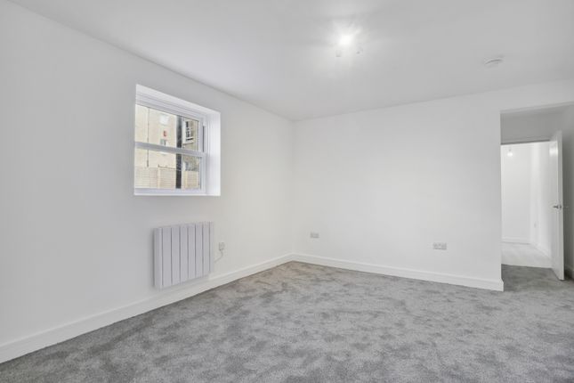 Flat to rent in Catford Hill, Catford