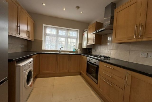 First Floor Flat, 166A Pinner View, Harrow photo 3