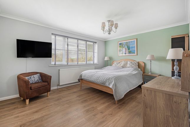 2, Redwood, Surrey photo 4