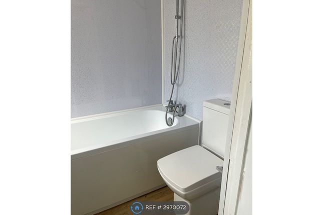 Lower FlatDarnley St, Gravesend photo 4