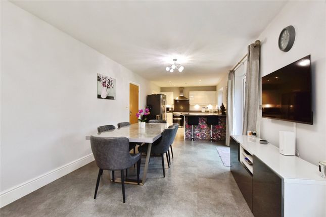 3, Long Croft Close, Crewe photo 3