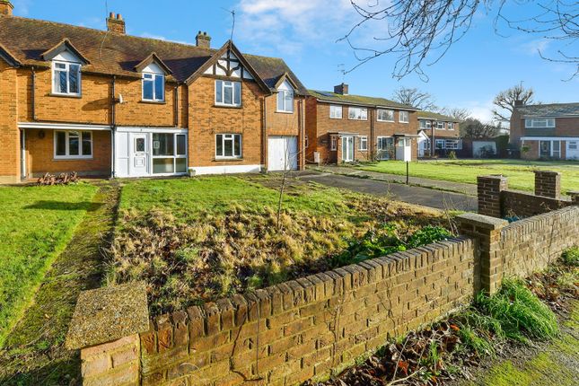 7, Becket Gardens, Hertfordshire photo 2