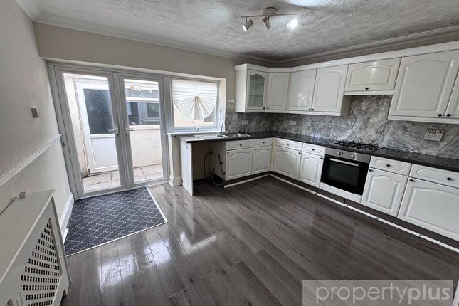 38, Ton Row, Rhondda Cynon Taff photo 2
