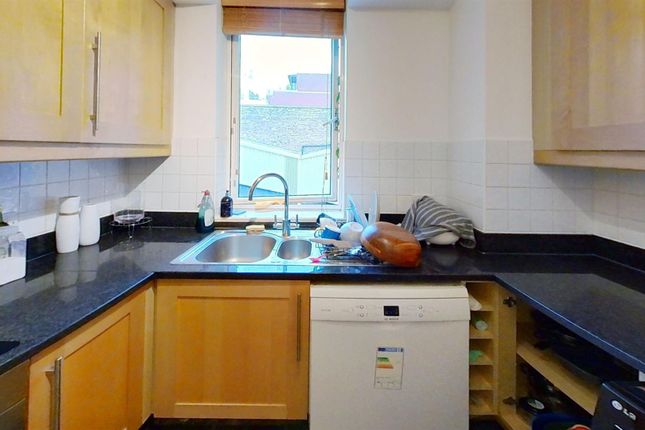 Flat to rent in Banner Street, London