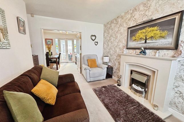 24, Mostyn Grove, Bradford photo 3