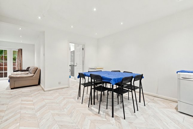157A, Watford photo 3