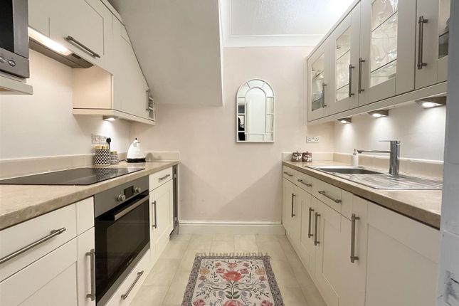 Flat 2, 30 Esplanade, Scarborough photo 3