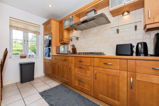 33, Kendall Gardens, Gravesend photo 4