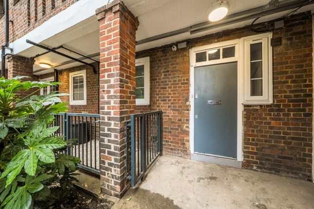 Flat 8, Stoddart House Meadow Road, London photo 2