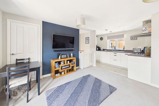 85 Falcon Crescent, Norwich photo 4