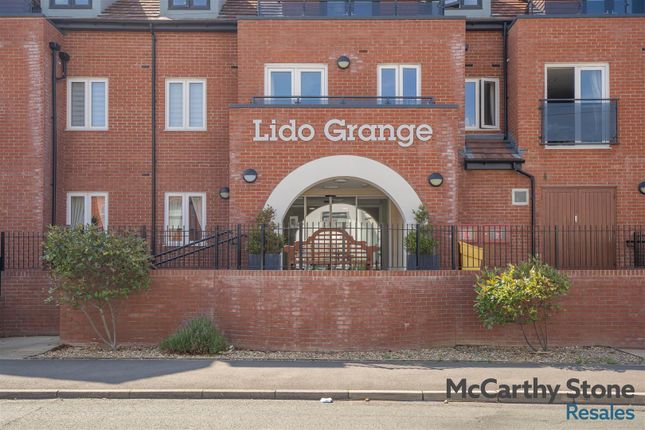 1-bed flat on 33 Lido Grange, Sandy Lane, Prestatyn, £120,000