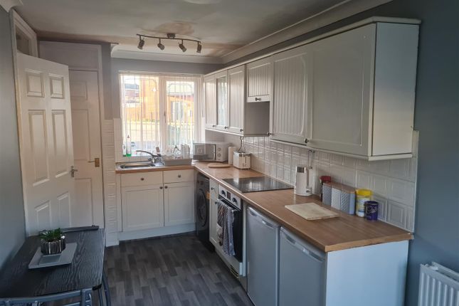 11, Croasdale Gardens, Carcroft, Doncaster photo 2