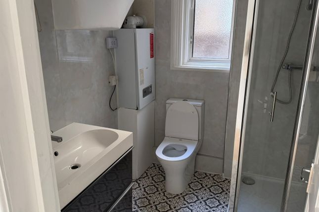 56 Totterdown St, London photo 5