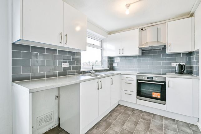 231 Westdale Court, Carlton, Nottingham photo 4