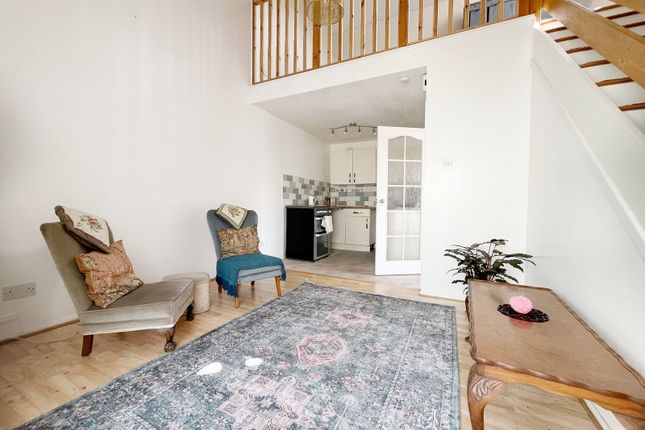 66, Howards Way, Newton Abbot photo 2
