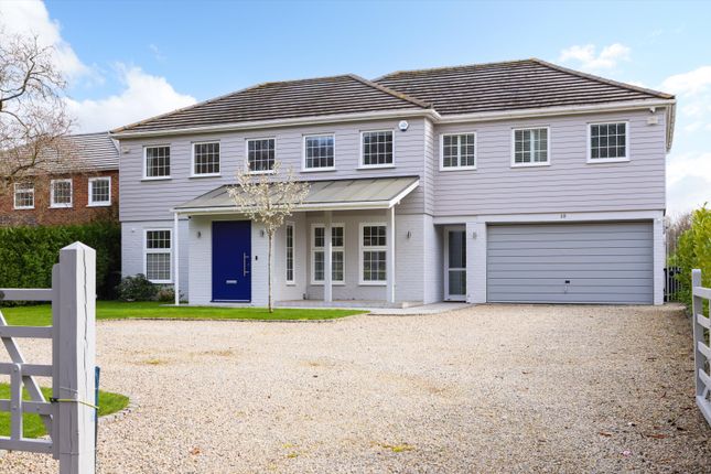 10, Heathfield, Cobham photo 3