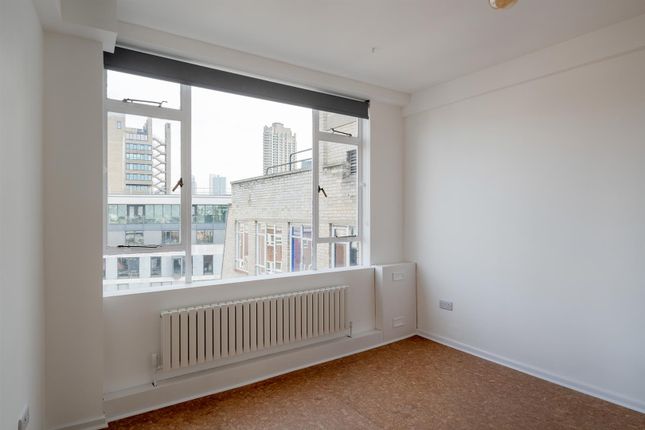 Studio to rent in Florin Court, Charterhouse Square, London